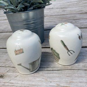 Pfaltzgraff Naturewood Salt and Pepper Shakers Set